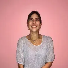 Dyt. Aslı Yüksel — Diyetisyen. Portre fotoğrafı.