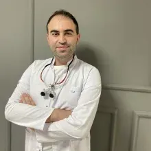Dt. Ömer Habib Doğan — Diş Hekimi, Samsun. Portre fotoğrafı.