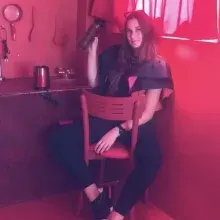 Dyt. Alara Gençoğlu — Diyetisyen. Portre fotoğrafı.