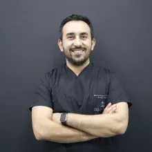 Dt. Orhan Öztoprak — Diş Hekimi, Kadıköy, İstanbul. Portre fotoğrafı.