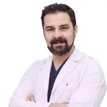 Dr. Ayper Çağrı Geridönmez — Pratisyen, İstanbul. Portre fotoğrafı.