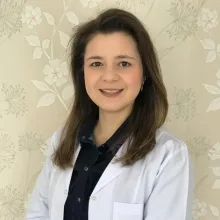 Dt. Dila Tuğba Özdemir — Diş Hekimi, Ordu. Portre fotoğrafı.