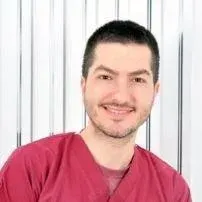 Dr. Dt. Serkan Güleç — İstanbul. Portre fotoğrafı.