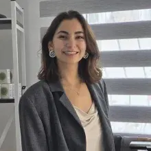 Dyt. Gizem Bal — Diyetisyen, Muğla. Portre fotoğrafı.