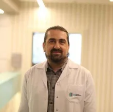 Uzm. Dr. Celal Salçini — Nöroloji, Ümraniye, İstanbul. Portre fotoğrafı.