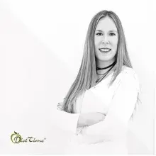 Dyt. Ayça Şeflek — Diyetisyen, Karşıyaka, İzmir. Portre fotoğrafı.