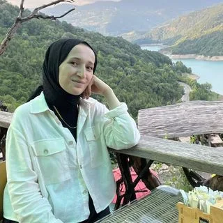 Fzt. Zana Sarıkaya — Fizyoterapi Ve Rehabilitasyon, Kocaeli. Portre fotoğrafı.