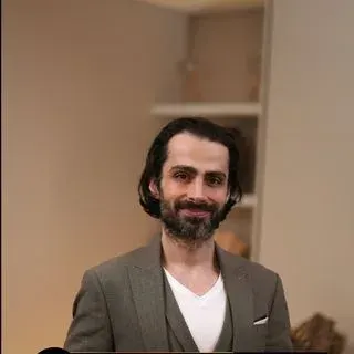 Op. Dr. Akif Ayberk Akçay — Plastik Rekonstrüktif Ve Estetik Cerrahi, Şişli, İstanbul. Portre fotoğrafı.