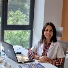 Uzm. Dt. Beyza Erdemir Yıldız — Ankara. Portre fotoğrafı.
