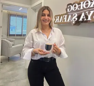 Psk. Elif Asya Şafak profilinde yer alan galeri fotoğrafı.