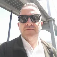 Dr. Bülent Uluer — İstanbul. Portre fotoğrafı.