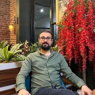 Dt. Tunahan Yalçınkaya — Diş Hekimi, Adana. Portre fotoğrafı.