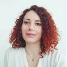 Uzm. Psk. Dan. Gökçe Çokal — Psikolojik Danışma ve Rehberlik, Bursa. Portre fotoğrafı.