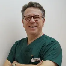 Dt. Emre İmamoğlu — Diş Hekimi, Kadıköy, İstanbul. Portre fotoğrafı.