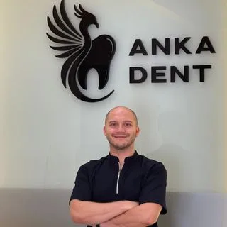 Dt. Adil Furkan Coşkun — Diş Hekimi, Muğla. Portre fotoğrafı.