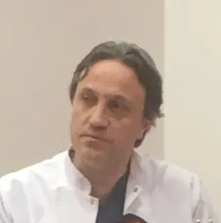 Doç. Dr. Hüseyin Kılınçaslan profilinde yer alan galeri fotoğrafı.