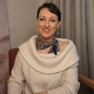 Psk. Şeyma Çınar — Psikoloji, Denizli. Portre fotoğrafı.