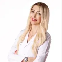 Dt. Özlem Erensayın — Diş Hekimi, İstanbul. Portre fotoğrafı.