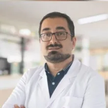 Op. Dr. Ahmet Çetinbaş — Plastik Rekonstrüktif Ve Estetik Cerrahi, İstanbul. Portre fotoğrafı.