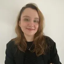 Kl. Psk. Ecem Altınuşak Demirel — Psikoloji, İzmir. Portre fotoğrafı.