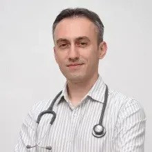 Uzm. Dr. Yusuf Üzüm — İç Hastalıkları, Bayraklı, İzmir. Portre fotoğrafı.