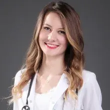 Op. Dr. Esra Ayhan Atasayar — Kadın Hastalıkları Ve Doğum, İzmir. Portre fotoğrafı.