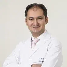 Doç. Dr. Alper Öztürk — İstanbul. Portre fotoğrafı.