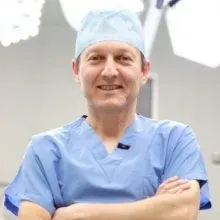 Prof. Dr. Uğur Çınar — Kulak Burun Boğaz, İstanbul. Portre fotoğrafı.