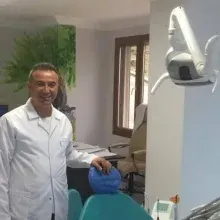 Dt. Altay Şen — Diş Hekimi, Çanakkale. Portre fotoğrafı.