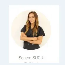 Dt. Senem Sucu — Diş Hekimi, Maltepe, İstanbul. Portre fotoğrafı.