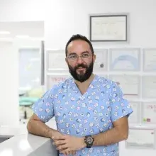 Dt. Erman Ürer — Diş Hekimi, Samsun. Portre fotoğrafı.
