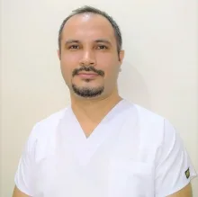 Dr. Dt. Cavid Hüseyin — İzmir. Portre fotoğrafı.