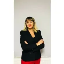 Psk. Öncü Süeda Emniyet — Psikoloji, İstanbul. Portre fotoğrafı.