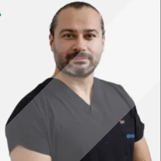 Dt. Ercan Örki — Diş Hekimi, Maltepe, İstanbul. Portre fotoğrafı.