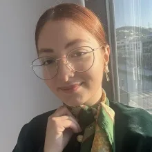 Psk. Şeyma Nur Atay — Psikoloji, Kocaeli. Portre fotoğrafı.