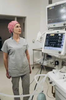 Op. Dr. Yuliya Doster profilinde yer alan galeri fotoğrafı.