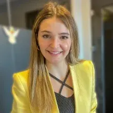 Dyt. Hande Aras — Diyetisyen, İstanbul. Portre fotoğrafı.