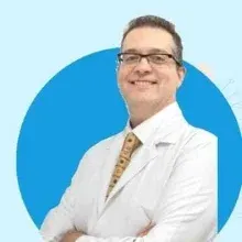 Op. Dr. Doğan Alpay — Kulak Burun Boğaz, Bursa. Portre fotoğrafı.