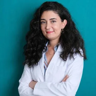 Op. Dr. Bilge Baycık — Kulak Burun Boğaz, Çukurova, Adana. Portre fotoğrafı.
