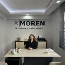 Uzm. Dkt. Ebru Nur Özyurt Seyhan — Dil ve Konuşma Terapisi. Portre fotoğrafı.