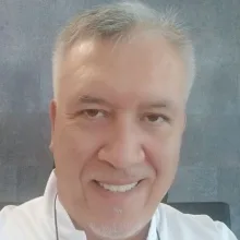 Doç. Dr. Sadettin Güngör — Antalya. Portre fotoğrafı.