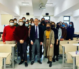 Prof. Dr. Kemal Uygur profilinde yer alan galeri fotoğrafı.