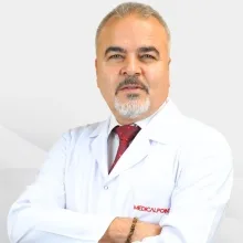 Doç. Dr. Hikmet Zeytun — Çocuk Cerrahisi, Şehitkamil, Gaziantep. Portre fotoğrafı.