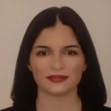 Dkt. Ceren Demirbaş — Dil ve Konuşma Terapisi, İzmir. Portre fotoğrafı.