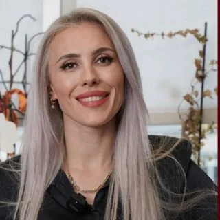 Op. Dr. Sibel Yılmaz — Kadın Hastalıkları Ve Doğum, İstanbul. Portre fotoğrafı.