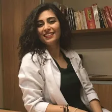Dyt. Ezgi Gürer — Diyetisyen, İstanbul. Portre fotoğrafı.