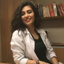 Dyt. Ezgi Gürer — Diyetisyen, İstanbul. Portre fotoğrafı.