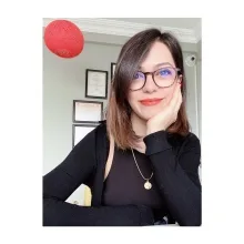 Uzm. Dyt. Aylin Tunç — Diyetisyen, İzmir. Portre fotoğrafı.