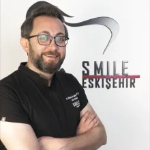 Dt. Musa Doğan Güneş — Diş Hekimi, Tepebaşı, Eskişehir. Portre fotoğrafı.