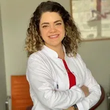 Dt. Melike Çetinkaya — Diş Hekimi, Sakarya. Portre fotoğrafı.